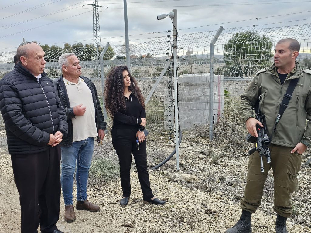 מבקר המדינה ואילן שדה, ראש המוא״ז מנשה בקיבוץ מגל