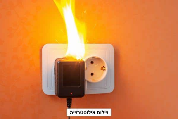 שריפה בבניין מגורים בירושלים: דיירים פונו, 12 נפגעים קל עד בינוני